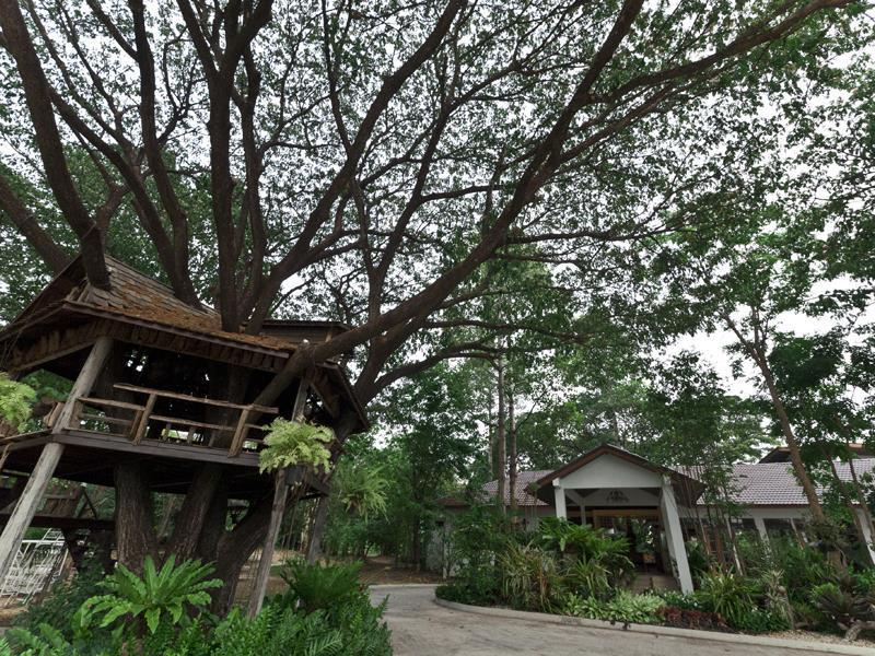 Tree House Hotel Sisaket Esterno foto