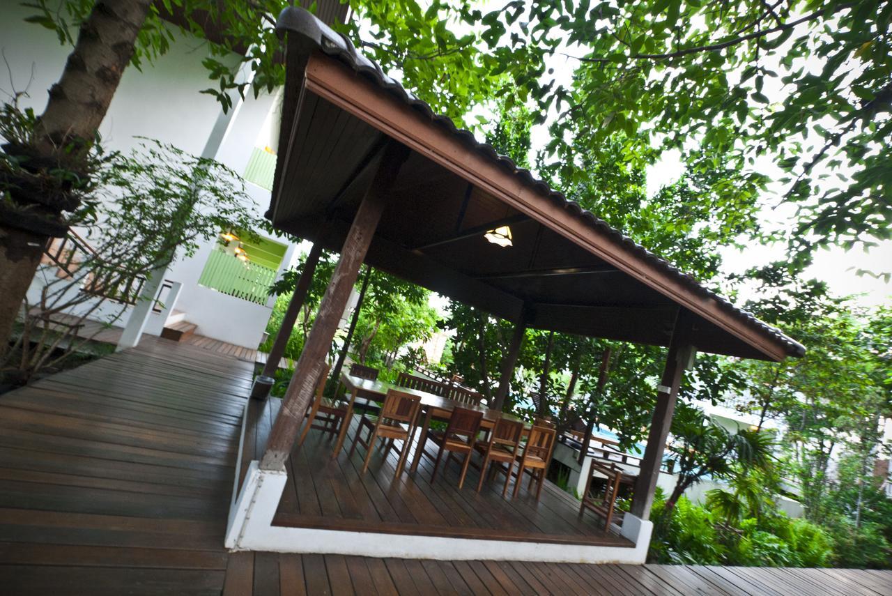 Tree House Hotel Sisaket Esterno foto
