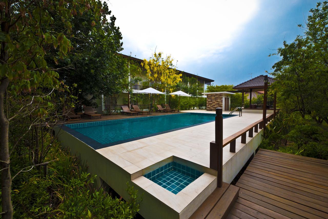 Tree House Hotel Sisaket Esterno foto