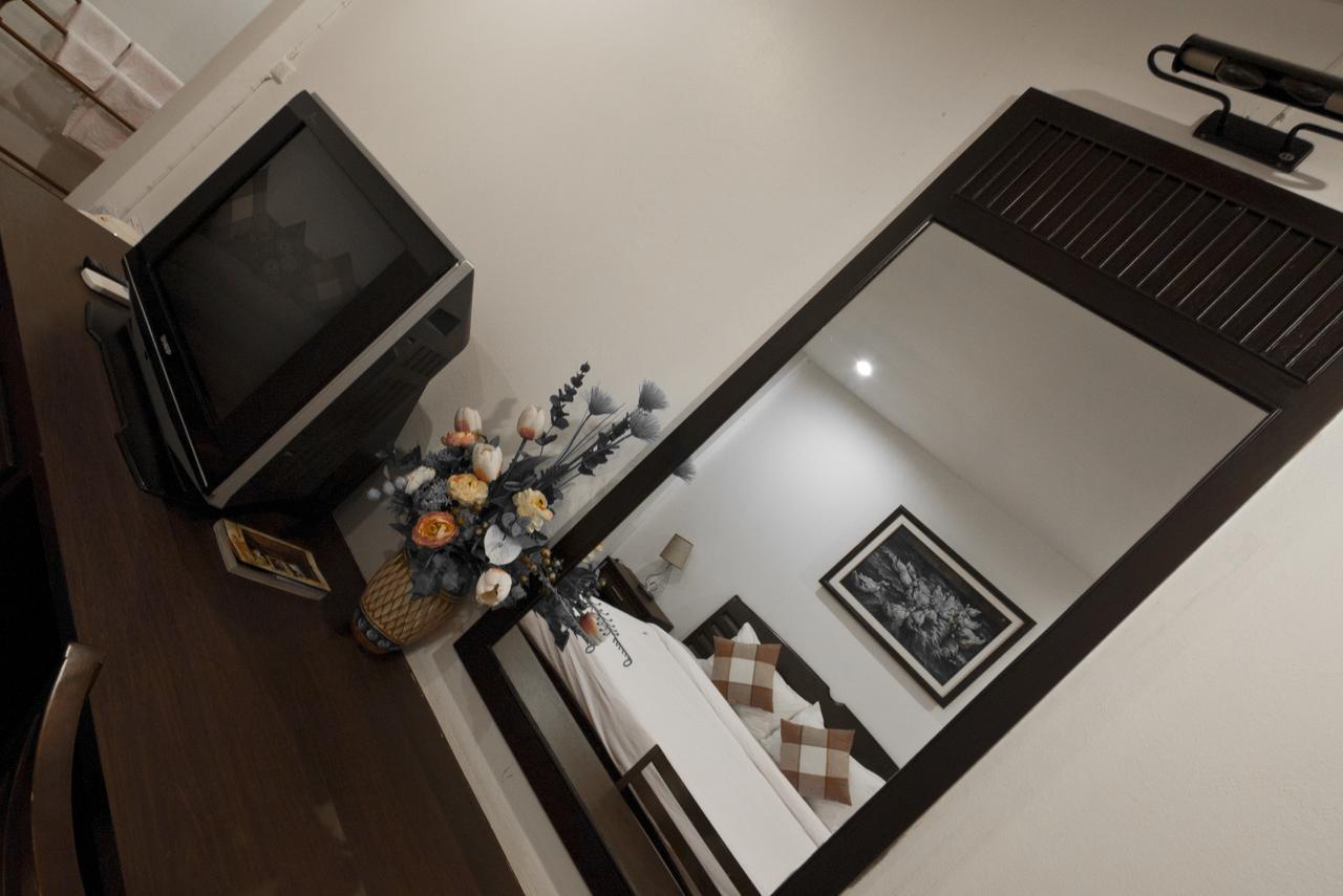 Tree House Hotel Sisaket Esterno foto