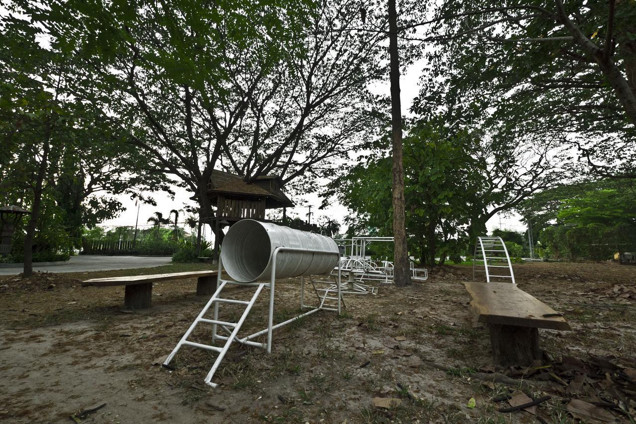 Tree House Hotel Sisaket Esterno foto
