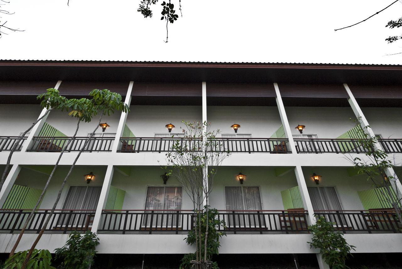 Tree House Hotel Sisaket Esterno foto