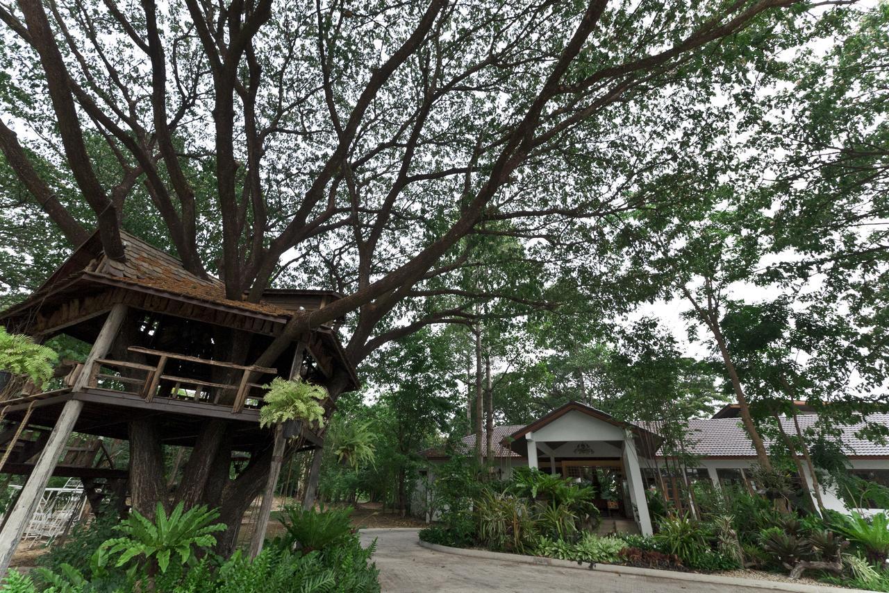 Tree House Hotel Sisaket Esterno foto