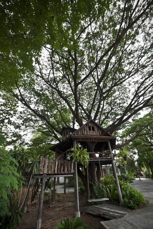 Tree House Hotel Sisaket Esterno foto