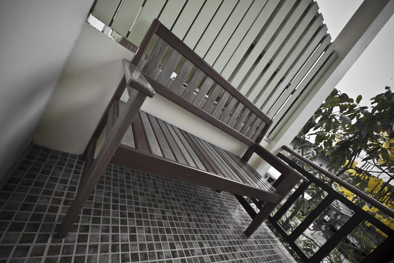 Tree House Hotel Sisaket Esterno foto