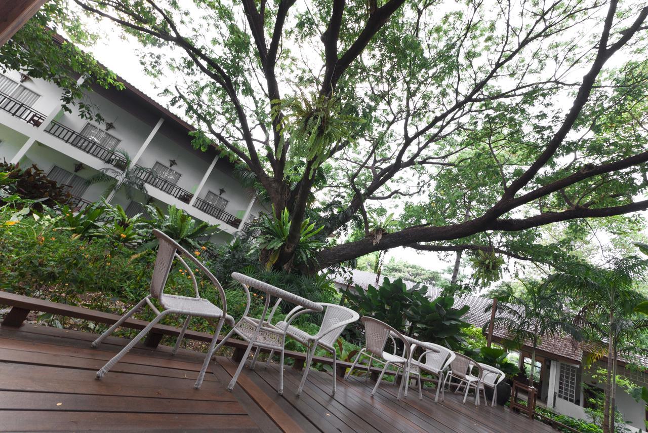 Tree House Hotel Sisaket Esterno foto
