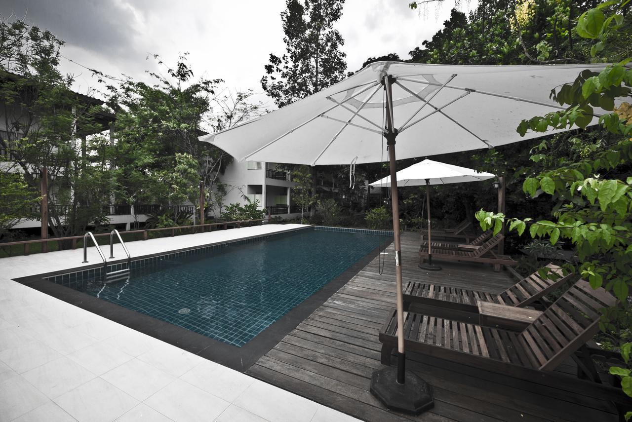 Tree House Hotel Sisaket Esterno foto