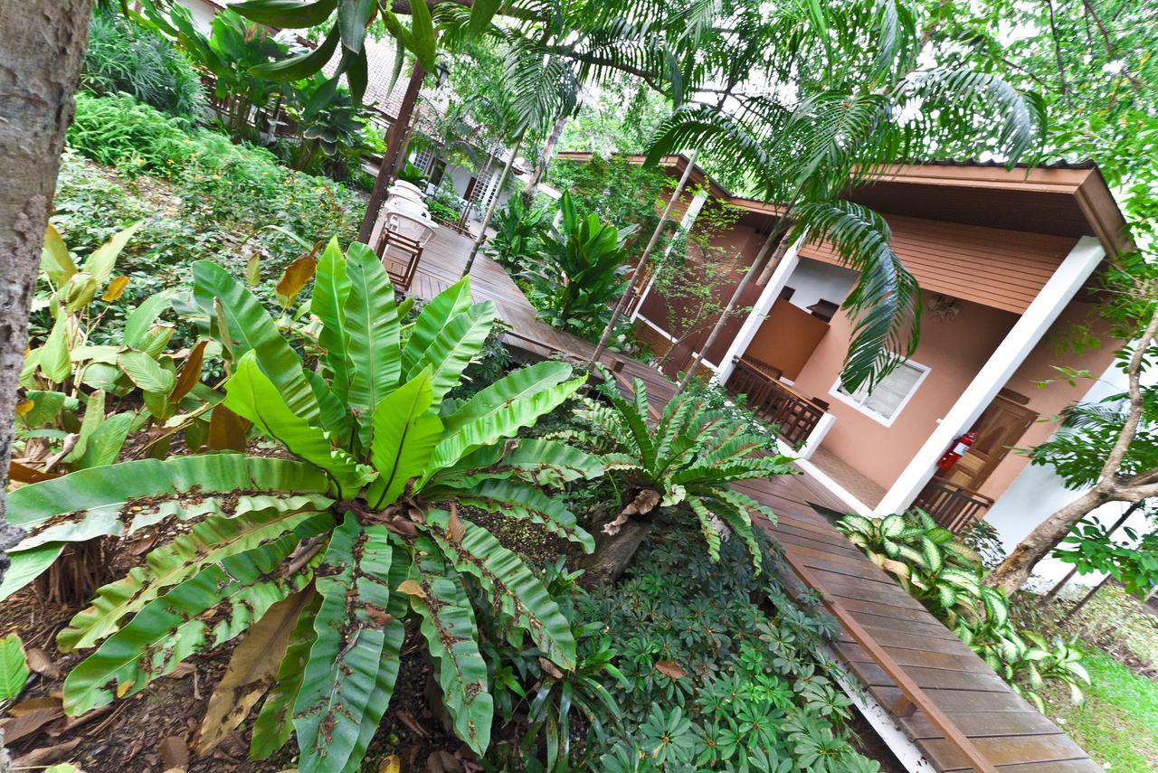Tree House Hotel Sisaket Esterno foto