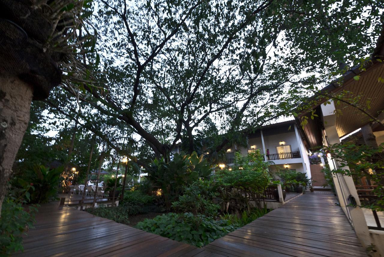 Tree House Hotel Sisaket Esterno foto
