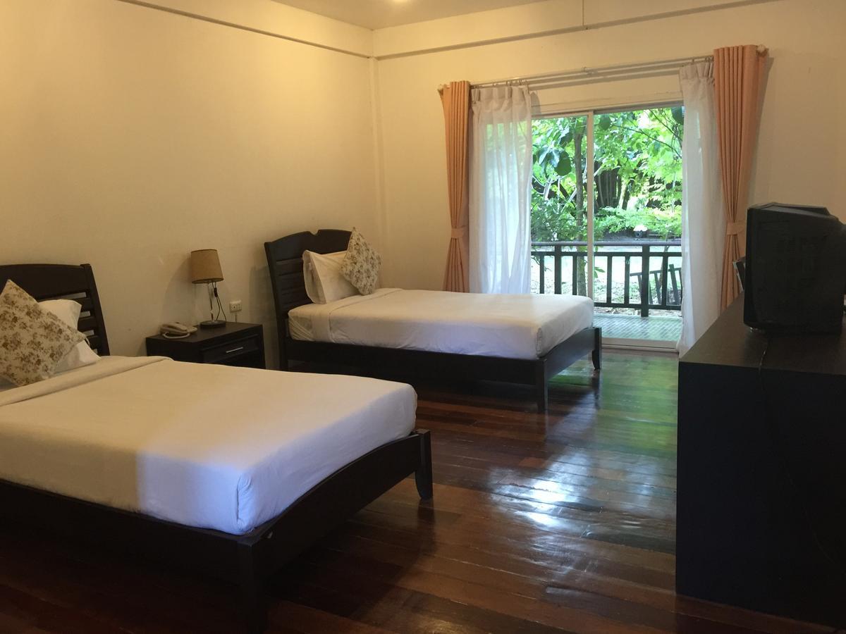 Tree House Hotel Sisaket Esterno foto