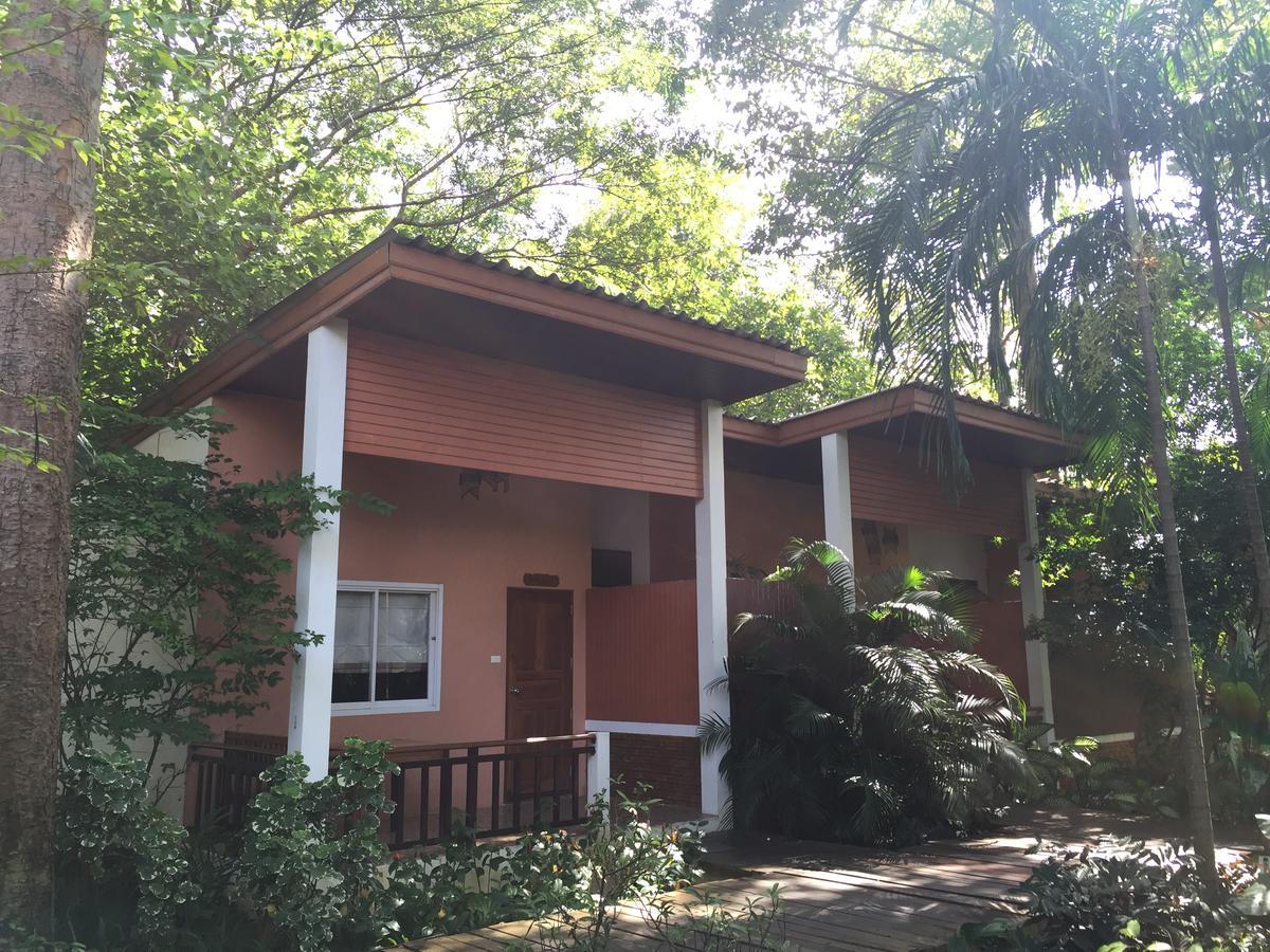 Tree House Hotel Sisaket Esterno foto