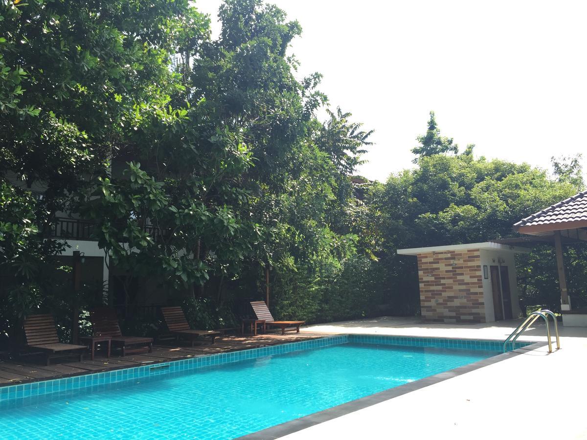 Tree House Hotel Sisaket Esterno foto