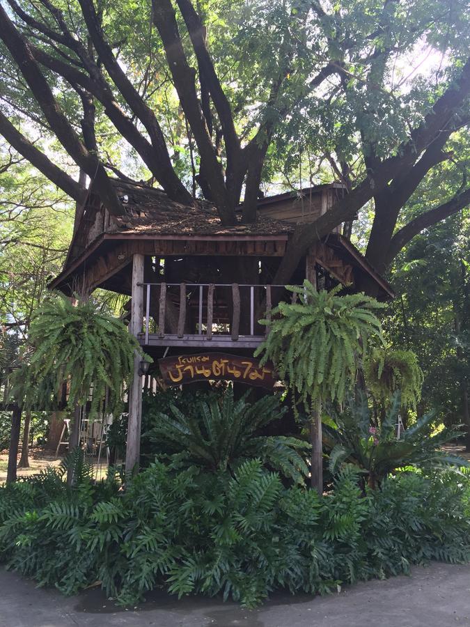 Tree House Hotel Sisaket Esterno foto