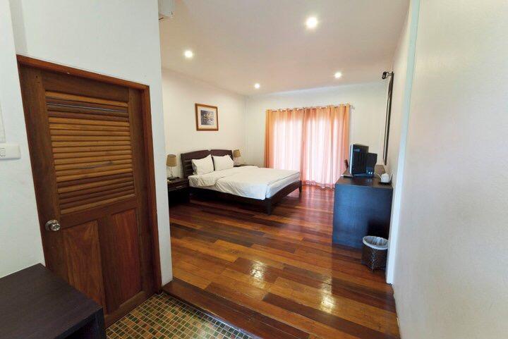 Tree House Hotel Sisaket Esterno foto
